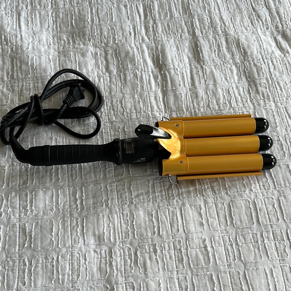 Allure Gold Triple Barrel Hair Curler